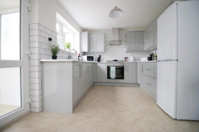 Family Home in the Charming Coastal Town of Barry